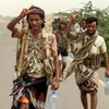 Các lực lượng Yemen tiến vào quận al-Durayhimi, thành phố Hodeidah trong chiến dịch giải phóng thành phố này từ phiến quân Houthi ngày 13/6. (Ảnh: AFP/TTXVN)