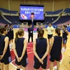 Các vận động viên bóng rổ Hàn Quốc tập luyện tại trung tâm thể thao Ryugyong Chung Ju-yung ở Bình Nhưỡng trước trận thi đấu giao hữu với Triều Tiên, ngày 3/7. (Ảnh: Yonhap/TTXVN) 