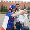 Cổ động viên David của đội tuyển Pháp, người đang chụp ảnh 360 độ để quyên góp tiền mua vé xem trận chung kết. (Ảnh: Phạm Thắng/TTXVN)