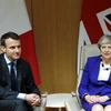 Tổng thống Pháp Emmanuel Macron và Thủ tướng Anh Theresa May. (Ảnh: AFP/TTXVN)