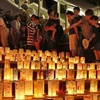 Người dân Nhật Bản thắp 3.500 ngọn nến cầu nguyện cho các nạn nhân tại lễ tưởng niệm 73 năm ngày Mỹ ném bom nguyên tử xuống Nagasaki. (Ảnh: Kyodo/TTXVN)