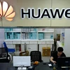 Biểu tượng Huawei tại một cửa hàng ở Thượng Hải của Trung Quốc. (Ảnh: AFP/TTXVN)