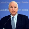 Thượng Nghị sỹ John McCain trong cuộc họp báo tại Đại sứ quán Mỹ ở Sarajevo tháng 4/2017. (Ảnh: AFP/TTXVN)