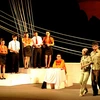 Nhà hát Tuổi trẻ đã trình diễn ra vở kịch “Cô gái đội mũ nồi xám” của cố tác giả: Lưu Quang Vũ. (Ảnh: Trần Thanh Giang/TTXVN)