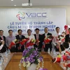 Ban Chấp hành Câu lạc bộ Doanh nghiệp Việt Nam tại Campuchia ra mắt. (Ảnh: Chanh Đa/TTXVN)