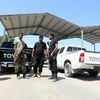 Lực lượng an ninh Libya gác tại điểm kiểm soát gần hiện trường một vụ tấn công ở Zliten, cách thủ đô Tripoli 170km về phía Đông, ngày 23/8 vừa qua. (Ảnh: AFP/TTXVN)