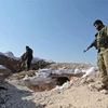 Phiến quân phòng thủ trước các cuộc tấn công của lực lượng Chính phủ tại tỉnh Idlib, Syria ngày 31/8 vừa qua. (Ảnh: AFP/TTXVN)
