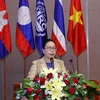 Thứ trưởng Bộ Tài nguyên và Môi trường Lào, bà Bounkham Vorachith đang phát biểu tại khai mạc. (Ảnh: Phạm Kiên/Vietnam+)