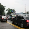 Điểm giao cắt đường Trần Quốc Hoàn và Phan Thúc Duyện thường xuyên có lưu lượng xe rất đông. (Ảnh: Tiến Lực/TTXVN)