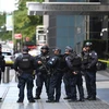 Cảnh sát Mỹ phong tỏa bên ngoài tòa nhà Time Warner tại thành phố New York sau khi phát hiện gói bưu kiện nghi chứa bom ngày 24/10 vừa qua. (Ảnh: AFP/TTXVN)