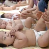 Chăm sóc em bé sơ sinh tại thủ đô Seoul của Hàn Quốc. (Ảnh: AFP/TTXVN)