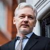 Người sáng lập trang mạng WikiLeaks Julian Assange tại Đại sứ quán Ecuador ở London của Anh. (Ảnh: AFP/TTXVN)