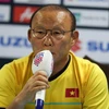 Phát biểu tại buổi họp báo, huấn luyện viên Park Hang-seo cho biết đội tuyển Việt Nam sẽ ra sân ở trận đấu tối 2/12 tới với không nhiều sự thay đổi. (Ảnh: Hoàng Linh/TTXVN)