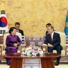 Chủ tịch Quốc hội Nguyễn Thị Kim Ngân hội kiến Tổng thống Hàn Quốc Moon Jae-in. (Ảnh: Trọng Đức/TTXVN)