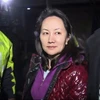 Giám đốc Tài chính Tập đoàn viễn thông Huawei Mạnh Vãn Chu rời khỏi tòa án ở Vancouver của Canada ngày 11/12/2018. (Ảnh: AFP/TTXVN)