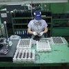 Sản xuất máy may công nghiệp và các thành phần mài tại Công ty Juki Việt Nam. (Ảnh: TTXVN)