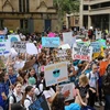 Số lượng học sinh sinh viên tham gia cuộc biểu tình trên toàn đất nước Australia lên đến con số 10,000 người. (Ảnh: Nguyễn Hoàng Linh/TTXVN)