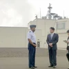 Bộ trưởng Quốc phòng Itsunori Onodera (giữa) thăm một cơ sở thử nghiệm Aegis Ashore của Mỹ trên đảo Kauai của Hawaii. (Nguồn: Kyodo)