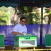 Thủ tướng Prayut Chan-ocha bỏ phiếu tại điểm bầu cử khu vực Phayathai, thủ đô Bangkok. (Ảnh: Sơn Nam/TTXVN)