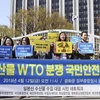 Các thành viên của một nhóm công dân Hàn Quốc hoan nghênh quyết định của WTO ủng hộ việc tiếp tục cấm nhập khẩu hải sản Nhật Bản. (Nguồn: Kyodo/Japantimes)
