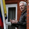 Nhà sáng lập trang mạng WikiLeaks Julian Assange tại Đại sứ quán Ecuador ở London của Anh ngày 19/5/2017. (Ảnh: AFP/TTXVN)