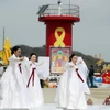 Lễ tưởng niệm 5 năm ngày xảy ra thảm kịch chìm phà Sewol ở ngoài khơi đảo Jin ngày 16/4. (Ảnh: Yonhap/TTXVN)