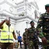 Lực lượng an ninh gác bên ngoài một nhà thờ tại Colombo, Sri Lanka, sau loạt vụ nổ ngày 21/4 vừa qua. (Ảnh: THX/TTXVN)