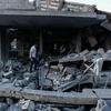Cảnh đổ nát sau loạt không kích của máy bay Israel xuống Dải Gaza ngày 5/5. (Ảnh: THX/TTXVN)