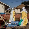 Nhân viên y tế tại trung tâm điều trị Ebola ở Beni, CHDC Congo. (Ảnh: AFP/TTXVN) 