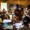Kiểm tra sức khỏe cho trẻ em bị suy dinh dưỡng tại Mavivi, khu vực Beni, CHDC Congo. (Ảnh: AFP/TTXVN)