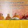 Hòa thượng, giáo sư-tiến sỹ Phra Brahmapundit (thứ ba từ phải sang), Chủ tịch sáng lập Ủy ban Tổ chức quốc tế Đại lễ Phật đản Liên hợp quốc phát biểu. (Ảnh: Dương Giang/TTXVN) 