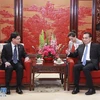 Phó Thủ tướng kiêm Bộ trưởng Tài chính Singapore Heng Swee Keat và Thủ tướng Trung Quốc Lý Khắc Cường tại buổi tiếp. (Nguồn: Xinhua)