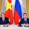 Thủ tướng Nguyễn Xuân Phúc và Thủ tướng Liên bang Nga Dmitri Medvedev gặp gỡ báo chí sau hội đàm. (Ảnh: Thống Nhất/TTXVN)