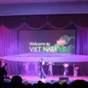 Lê Thị Ngọc Bích biểu diễn tiết mục Hello Viet Nam. (Ảnh: Dương Trí/Vietnam+)