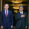 Quyền Bộ trưởng Quốc phòng Mỹ Patrick Shanahan và Bộ trưởng Quốc phòng Nhật Bản Takeshi Iwaya. (Nguồn: AP)