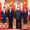 Chủ tịch Trung Quốc Tập Cận Bình và phu nhân (trái) cùng nhà lãnh đạo Triều Tiên Kim Jong-un và phu nhân tại cuộc gặp ở Bình Nhưỡng ngày 20/6. (Ảnh: THX/TTXVN)