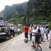 Đoàn đại biểu dự Hội nghị OANA đến thăm Di sản - Kỳ quan thiên nhiên thế giới vịnh Hạ Long, tỉnh Quảng Ninh. (Ảnh: Minh Quyết/TTXVN)