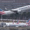 Máy bay Boeing 737 của Hãng hàng không American Airlines cất cánh từ sân bay quốc gia Ronald Reagan ở Arlington, Virginia của Mỹ, ngày 11/3 vừa qua. (Ảnh: AFP/ TTXVN)