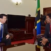 Phó Thủ tướng Trịnh Đình Dũng hội đàm riêng với Thủ tướng Tanzania Kassim Majaliwa. (Ảnh: Đình Lượng/TTXVN)