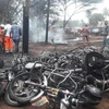 Hiện trường vụ nổ xe chở nhiên liệu tại thành phố Morogoro của Tanzania ngày 10/8 vừa qua. (Ảnh: THX/TTXVN)
