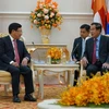 Thủ tướng Hun Sen tiếp Phó Thủ tướng, Bộ trưởng Bộ Ngoại giao Phạm Bình Minh. (Ảnh: Trần Long-Minh Hưng/TTXVN)