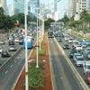 Đường phố Jakarta luôn đông đúc xe cộ và ô nhiễm khói bụi do quá tải lượng phương tiện. (Ảnh: Đỗ Quyên/Vietnam+)