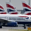 Máy bay của Hãng hàng không Anh British Airways đỗ tại sân bay London Heathrow ở London của Anh. (Ảnh: AFP/TTXVN)