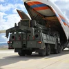 Máy bay vận tải Antonov của Nga chở các bộ phận của hệ thống phòng thủ tên lửa S-400 hạ cánh xuống căn cứ không quân ở Ankara, Thổ Nhĩ Kỳ ngày 12/7 vừa qua. (Ảnh: THX/TTXVN)