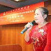 Bà Trần Thị Gọn phát biểu tại Liên hoan văn nghệ. (Ảnh: PV/Vietnam+)