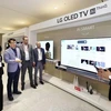 Mẫu TV của hãng LG được giới thiệu tại hội chợ ở Seoul của Hàn Quốc. (Ảnh: Yonhap/TTXVN)