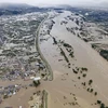 Mưa xối xả đã khiến các con sông tràn vào những khu vực rộng lớn. (Nguồn: Reuters)