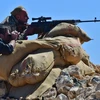 Các Lực lượng dân chủ Syria (SDF), nhóm vũ trang do người Kurd đứng đầu, trong chiến dịch tấn công tại làng Baghouz. (Ảnh: AFP/TTXVN)