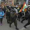 Lực lượng cảnh sát Bolivia tham gia cuộc biểu tình phản đối Chính phủ của phái chính trị đối lập, tại thủ đô La Paz ngày 9/11 vừa qua. (Ảnh: AFP/TTXVN)
