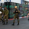 Binh sỹ Israel tuần tra gần thành phố Ashkelon, giáp giới với Dải Gaza ngày 13/11. (Ảnh: THX/TTXVN)